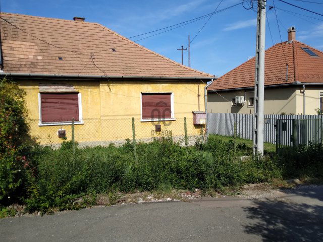 Eladó családi ház, Egerben 42 M Ft, 3 szobás