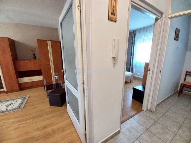 Kiadó panellakás, albérlet, Pécsett 150 E Ft / hó, 2 szobás