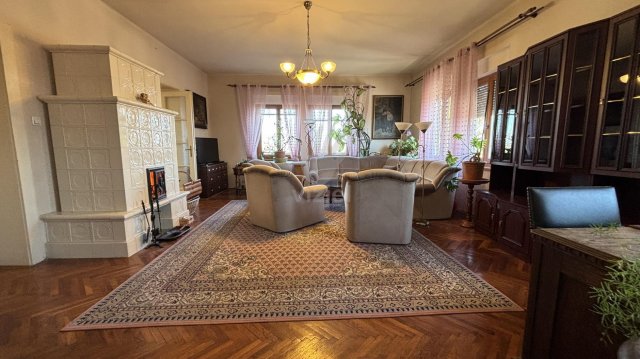 Kiadó téglalakás, albérlet, Tatán 260 E Ft / hó, 5 szobás