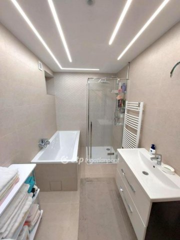 Eladó családi ház, Szentendrén 159.9 M Ft, 4+1 szobás