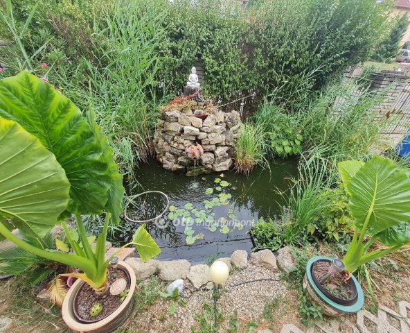 Eladó családi ház, Pécsett 84.9 M Ft, 4 szobás