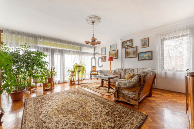 Eladó családi ház, Székesfehérvárott 142 M Ft, 5 szobás