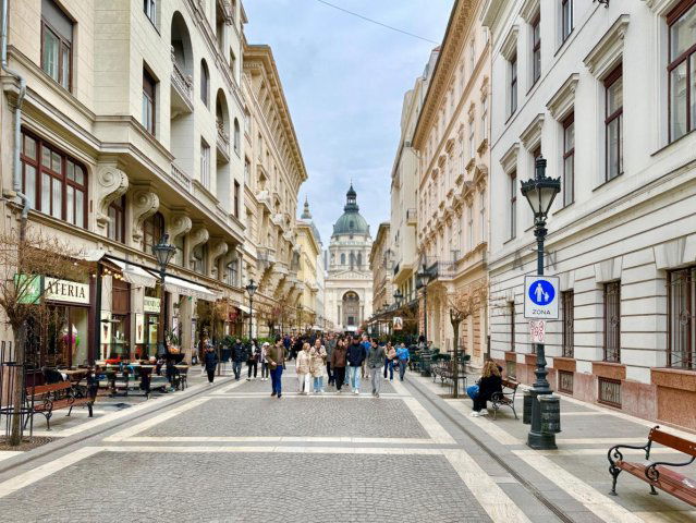 Eladó téglalakás, Budapesten, V. kerületben 128 M Ft, 2 szobás