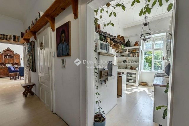 Eladó családi ház, Budakeszin 299 M Ft, 8 szobás