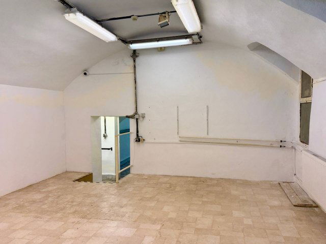 Eladó üzlethelyiség, Budapesten, VI. kerületben 205 M Ft