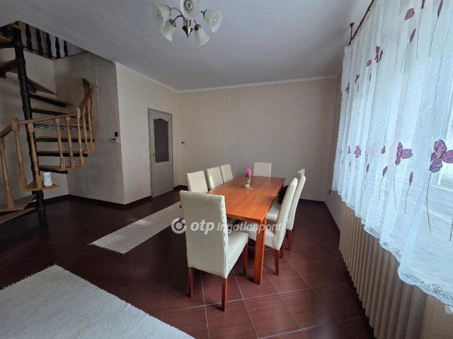 Eladó családi ház, Mezőhegyesen 44 M Ft, 6 szobás
