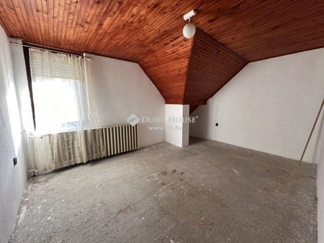 Eladó családi ház, Tamásiban 39.4 M Ft, 7 szobás