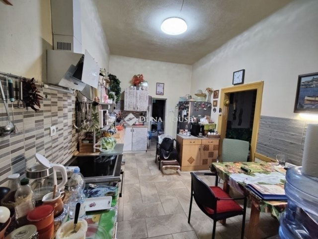 Eladó családi ház, Vecsésen 49.5 M Ft, 2 szobás