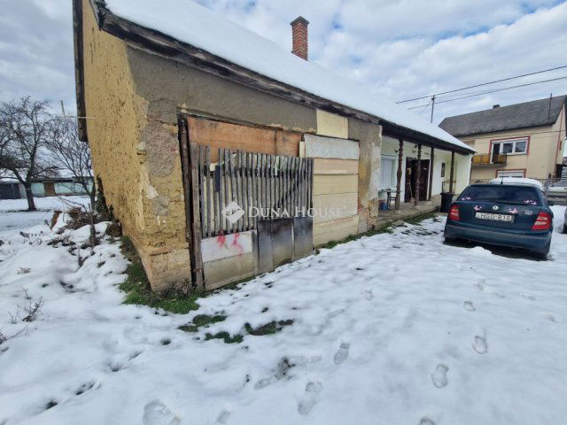 Eladó családi ház, Szászváron 9.99 M Ft, 2 szobás