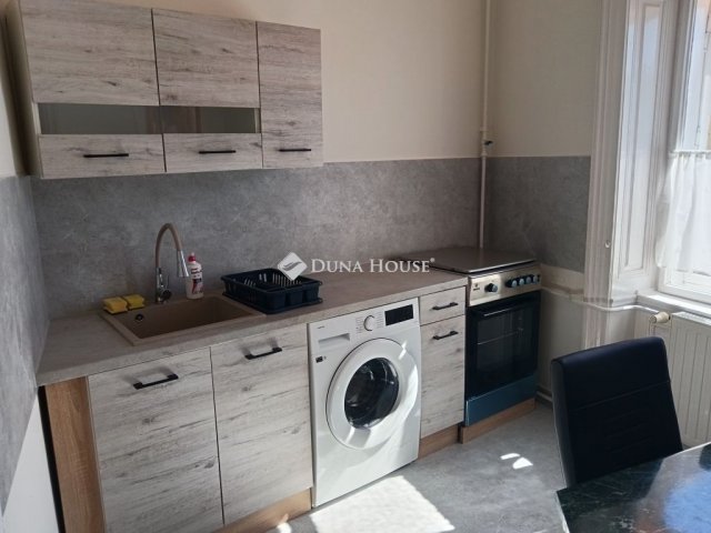 Kiadó téglalakás, albérlet, Pécsett 220 E Ft / hó, 2 szobás