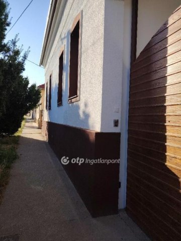 Eladó családi ház, Véménden 81.9 M Ft, 4 szobás