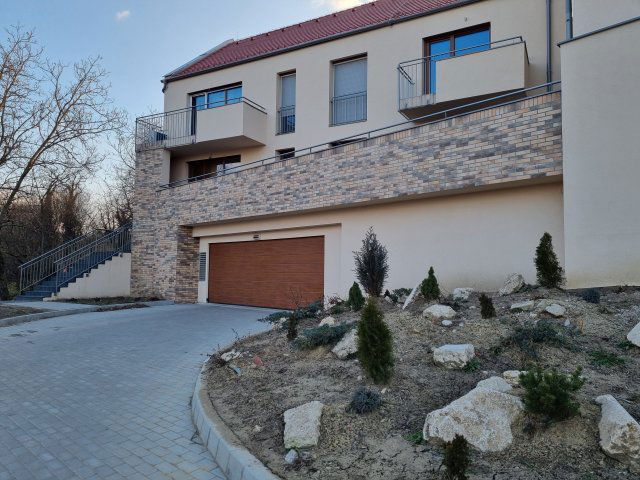 Eladó garázs, Budakalászon, Pomázi úton 14.49 M Ft