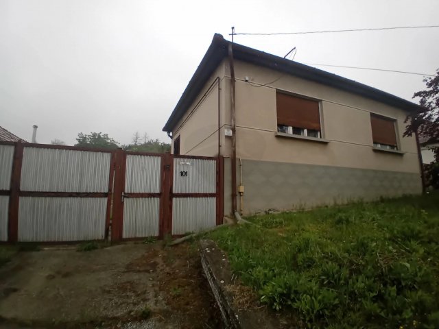 Eladó családi ház, Apcon 19.5 M Ft, 2+1 szobás