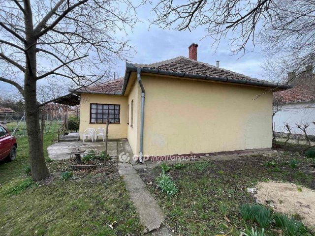Eladó családi ház, Komádiban 19.9 M Ft, 2 szobás