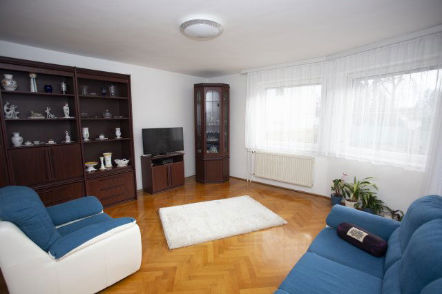 Eladó családi ház, Kőszegen 88.49 M Ft, 6 szobás