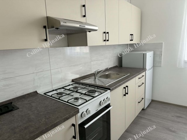 Eladó téglalakás, Szolnokon 27.5 M Ft, 1 szobás