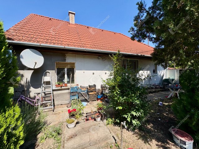 Eladó családi ház, Pilisen 42.5 M Ft, 2 szobás