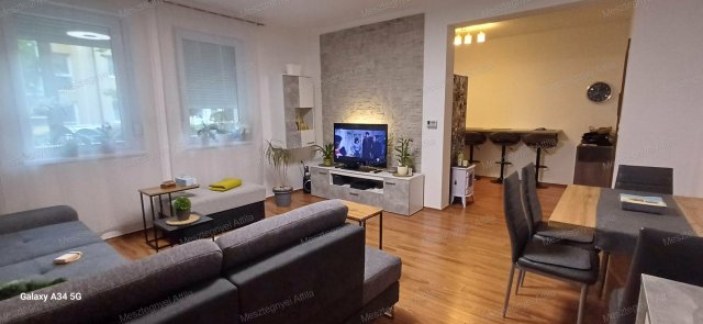Kiadó téglalakás, albérlet, Sopronban 236 E Ft / hó, 3 szobás