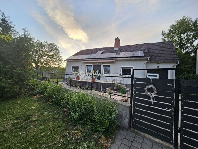 Eladó családi ház, Környén 156 M Ft, 4 szobás