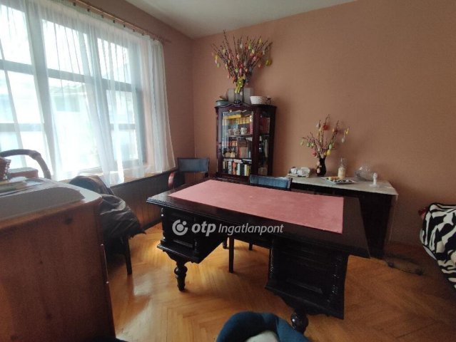 Eladó családi ház, Szegeden 155 M Ft, 5 szobás