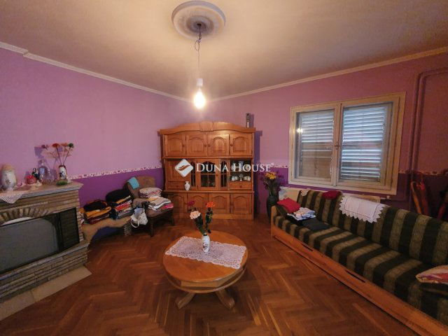 Eladó családi ház, Siófokon 135 M Ft, 9 szobás