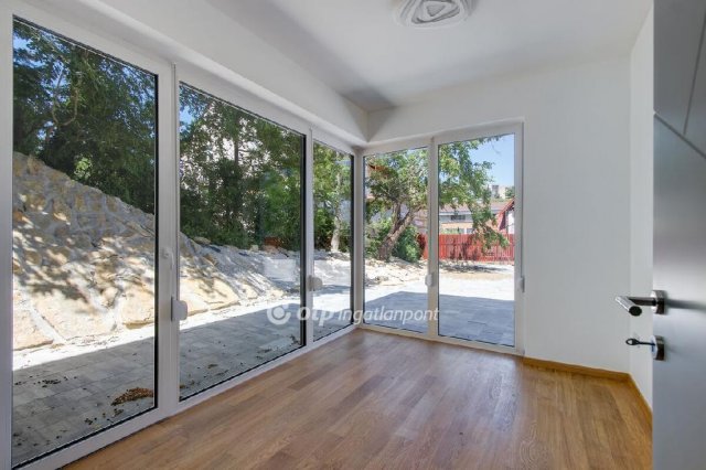 Eladó téglalakás, Budapesten, II. kerületben 77.9 M Ft, 1 szobás