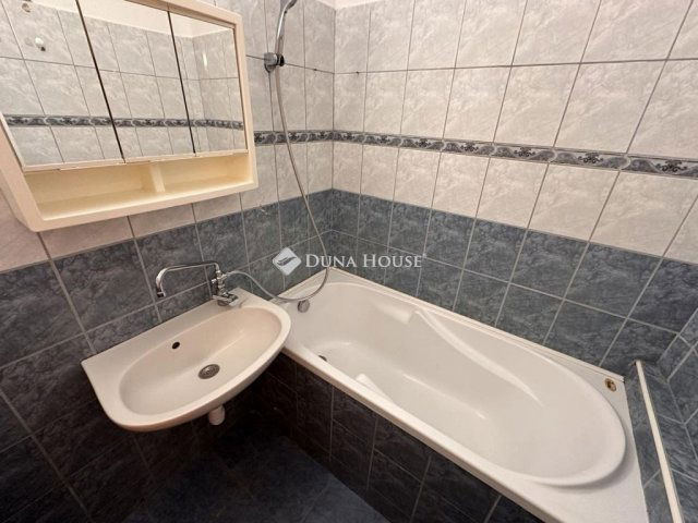 Eladó panellakás, Budapesten, IV. kerületben 64.9 M Ft, 2 szobás