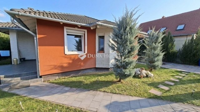Eladó családi ház, Dunaharasztin 130 M Ft, 4 szobás