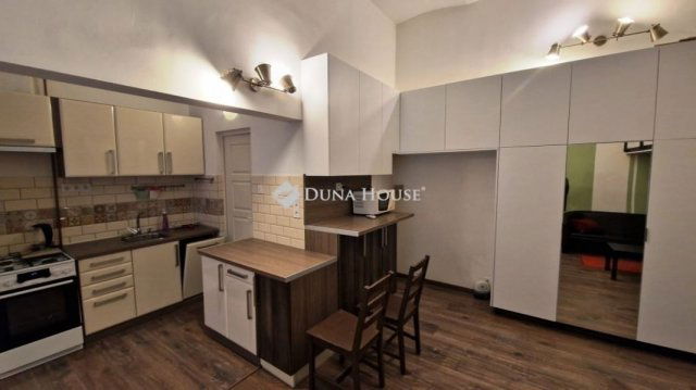 Eladó téglalakás, Budapesten, VIII. kerületben 46.5 M Ft