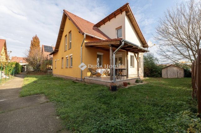 Eladó családi ház, Gödön 108.9 M Ft, 6 szobás