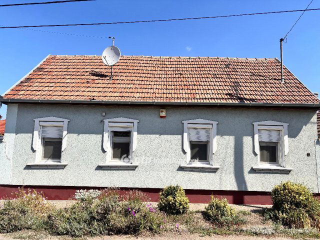 Eladó családi ház, Szolnokon 36 M Ft, 1+1 szobás