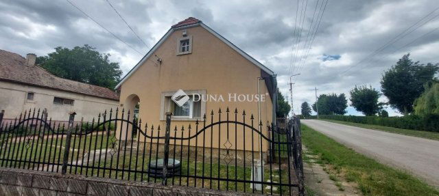 Eladó családi ház, Dombóváron, Ix. utcában 31.5 M Ft, 3 szobás