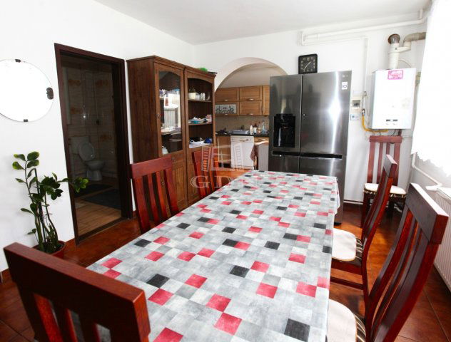 Eladó családi ház, Veszprémben 89 M Ft, 5 szobás