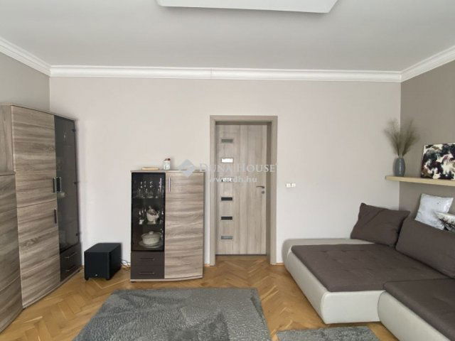 Eladó családi ház, Neszmélyen 74.9 M Ft, 3 szobás