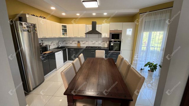 Eladó családi ház, Csatáron 98.5 M Ft, 6 szobás