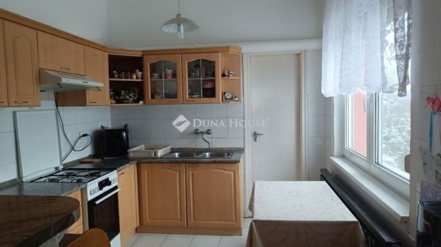 Eladó családi ház, Szentmártonkátán 77 M Ft, 6 szobás