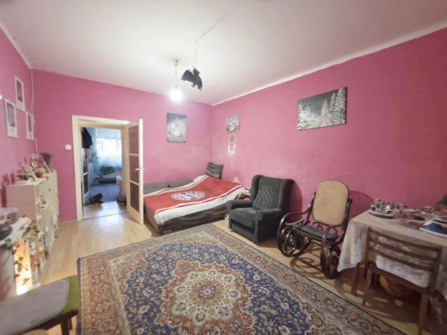 Eladó téglalakás, Dunaújvárosban 30 M Ft, 2 szobás