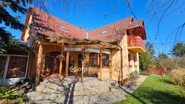 Eladó családi ház, Szentesen 67 M Ft, 6 szobás