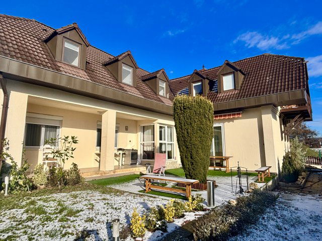 Eladó családi ház, Balatonfüreden 215 M Ft, 5+1 szobás