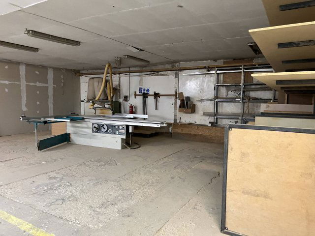 Kiadó ipari ingatlan, Pomázon 250 E Ft / hó