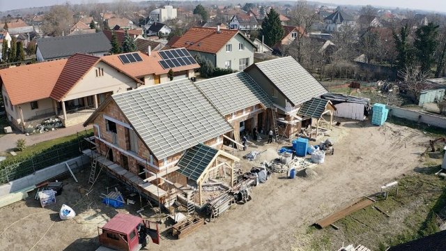 Eladó ikerház, Taksonyon 129.9 M Ft, 5+2 szobás