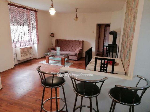 Eladó téglalakás, Devecseren 21 M Ft, 1+3 szobás