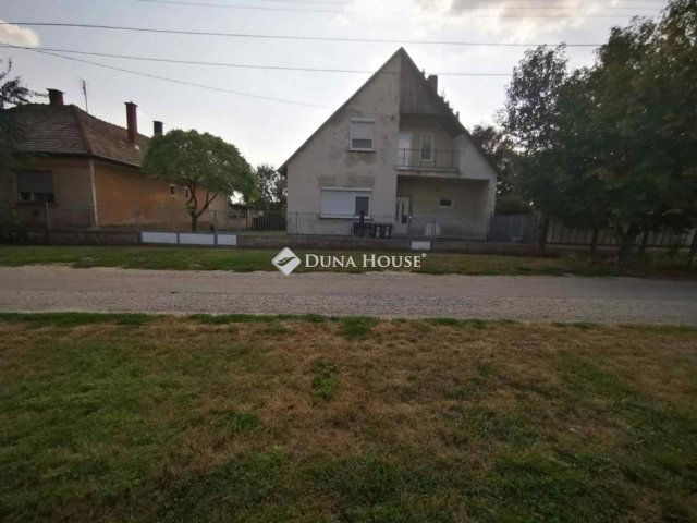 Eladó családi ház, Lovasberényben 75 M Ft, 6 szobás