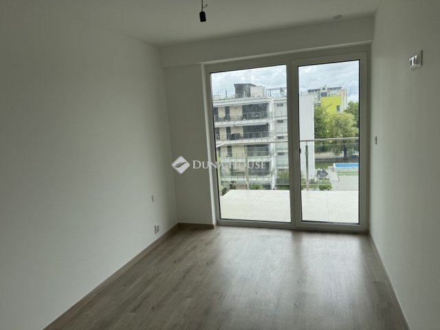 Eladó téglalakás, Siófokon 99.5 M Ft, 3 szobás
