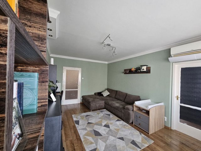 Eladó panellakás, Debrecenben 61.9 M Ft, 3 szobás