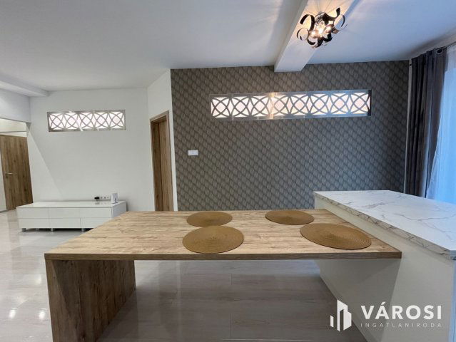 Kiadó téglalakás, albérlet, Debrecenben 550 E Ft / hó, 4 szobás