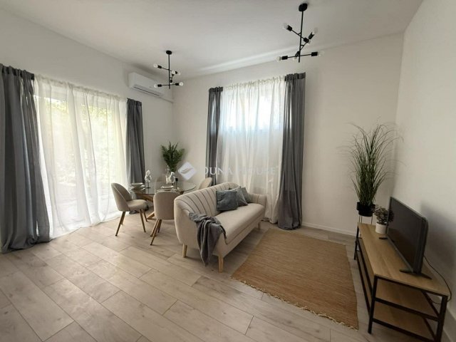 Eladó téglalakás, Pécsett 82.9 M Ft, 3 szobás