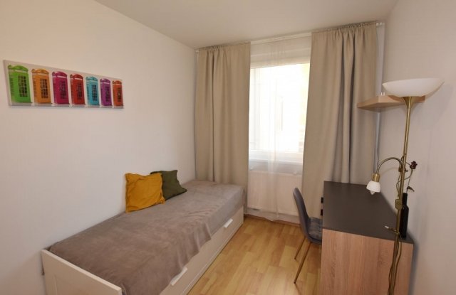 Kiadó panellakás, albérlet, Debrecenben 230 E Ft / hó