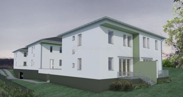 Eladó sorház, Vácon, Napsugár utcában 99.9 M Ft, 5 szobás