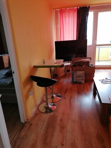 Kiadó panellakás, albérlet, Pécsett 190 E Ft / hó, 3 szobás